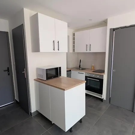 2 Pieces , Clim, Proche Apartment *